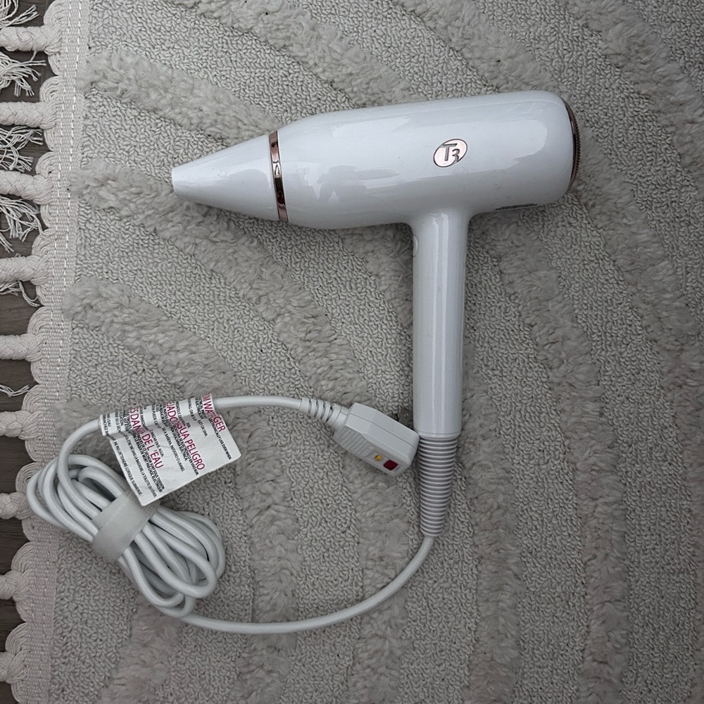 LIKE NEW T3 Featherweight Hairdryer